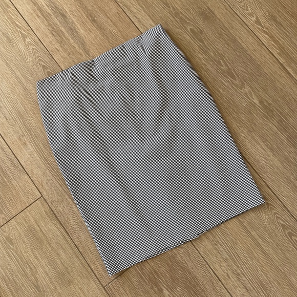 Black & White Houndstooth Skirt - Picture 1 of 7